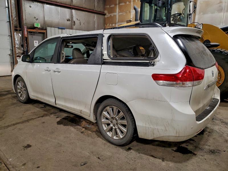Photo 2 from auction – 2011 TOYOTA SIENNA XLE with VIN 5TDYK3DCXBS081639
