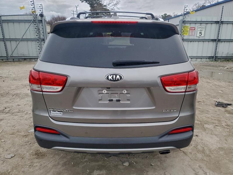 Photo 6 from auction – 2017 KIA SORENTO EX with VIN 5XYPH4A56HG306926