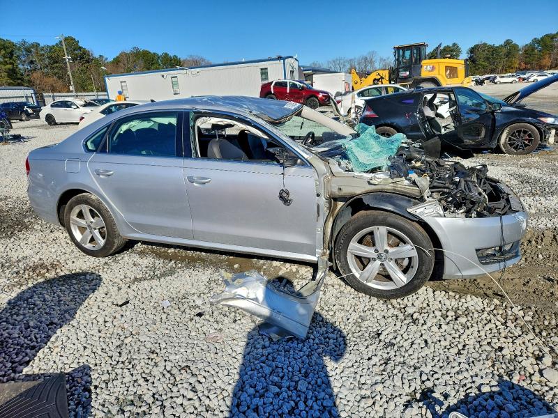 Photo 4 from auction – 2015 VOLKSWAGEN PASSAT S with VIN 1VWAT7A3XFC105209