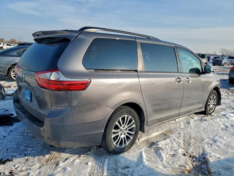Photo 3 from auction – 2019 TOYOTA SIENNA with VIN 5TDYZ3DC1KS017050