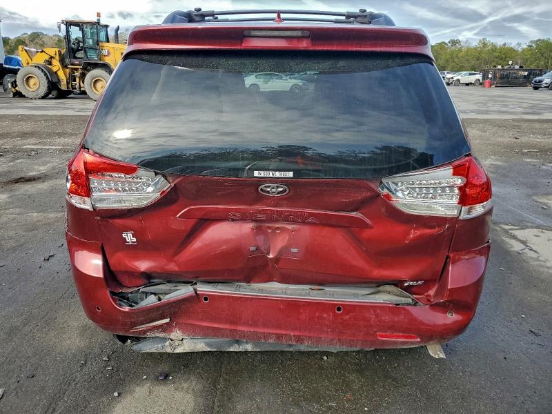 Photo 6 from auction – 2011 TOYOTA SIENNA XLE with VIN 5TDYK3DC7BS012133