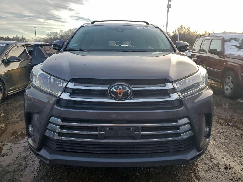 Photo 5 from auction – 2017 TOYOTA HIGHLANDER with VIN 5TDDZRFH1HS415846