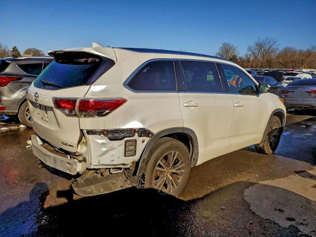 Photo 3 from auction – 2016 TOYOTA HIGHLANDER with VIN 5TDJKRFH6GS258532