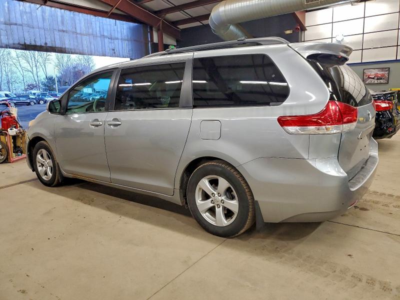 Photo 2 from auction – 2013 TOYOTA SIENNA LE with VIN 5TDKK3DC4DS303018