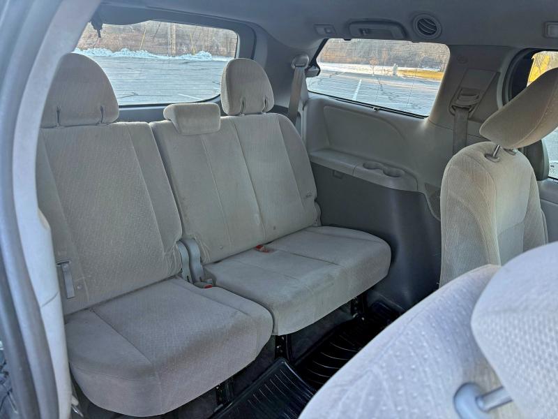 Photo 12 from auction – 2017 TOYOTA SIENNA LE with VIN 5TDJZ3DCXHS187983