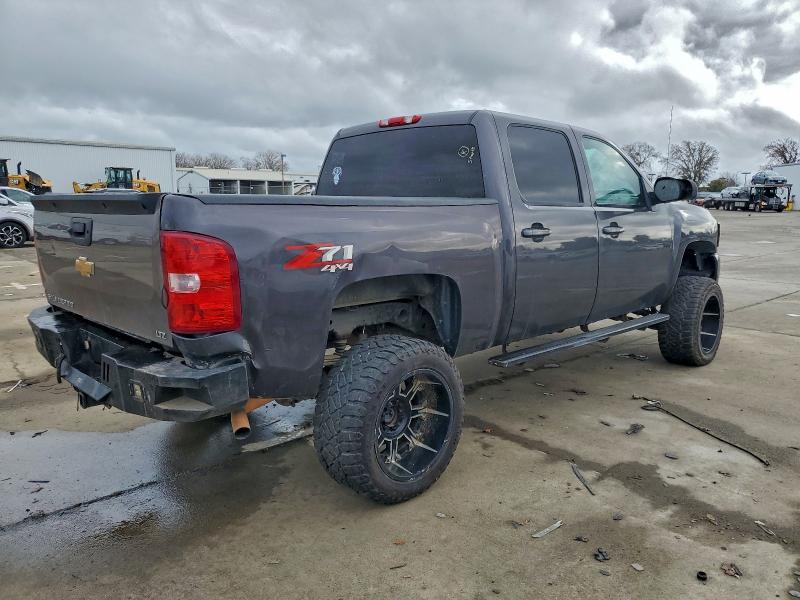 Photo 3 from auction – 2011 CHEVROLET SILVERADO with VIN 3GCPKSE31BG245802