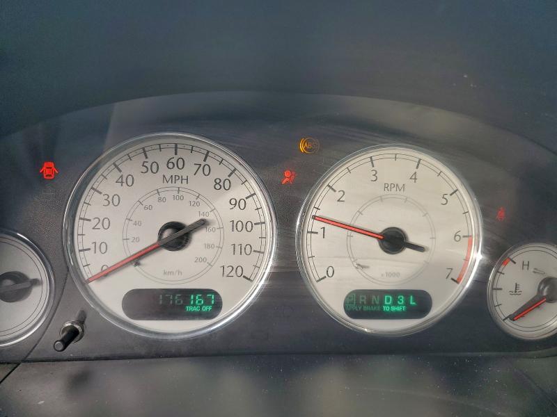 Photo 9 from auction – 2005 CHRYSLER TOWN & COU with VIN 2C4GP64L95R338009