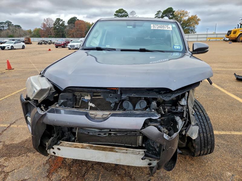 Photo 5 from auction – 2017 TOYOTA 4RUNNER SR with VIN JTEZU5JR0H5154739