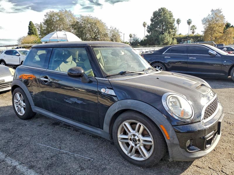 Photo 4 from auction – 2012 MINI COOPER S with VIN WMWSV3C55CTY17340