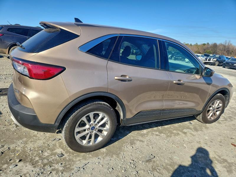 Photo 3 from auction – 2021 FORD ESCAPE with VIN 1FMCU9G61MUA39805