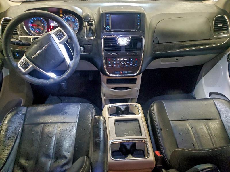 Photo 8 from auction – 2016 CHRYSLER TOWN & COU with VIN 2C4RC1BG1GR232587