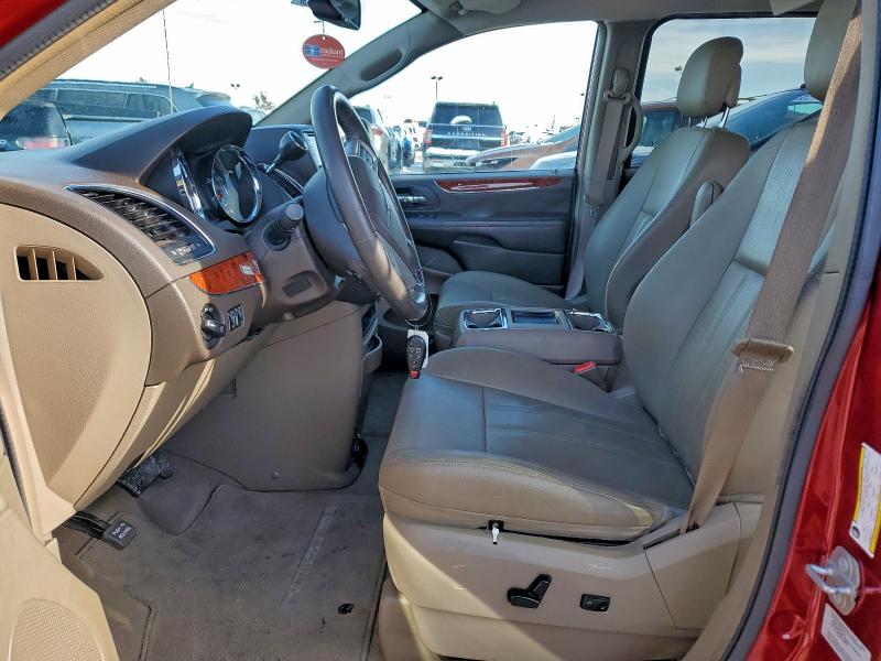 Photo 7 from auction – 2016 CHRYSLER TOWN & COU with VIN 2C4RC1BG6GR232147