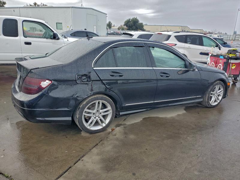 Photo 3 from auction – 2014 MERCEDES-BENZ C with VIN WDDGF4HB3EA966988