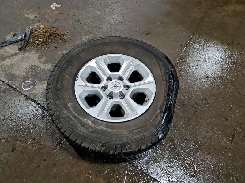Photo 13 from auction – 2018 TOYOTA 4RUNNER SR with VIN JTEBU5JRXJ5552757