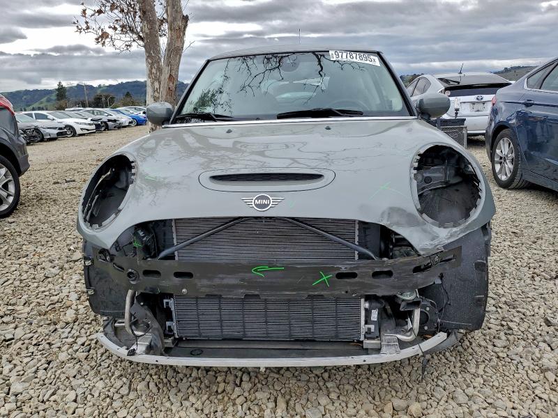 Photo 5 from auction – 2023 MINI COOPER SE with VIN WMW13DJ07P2S75426