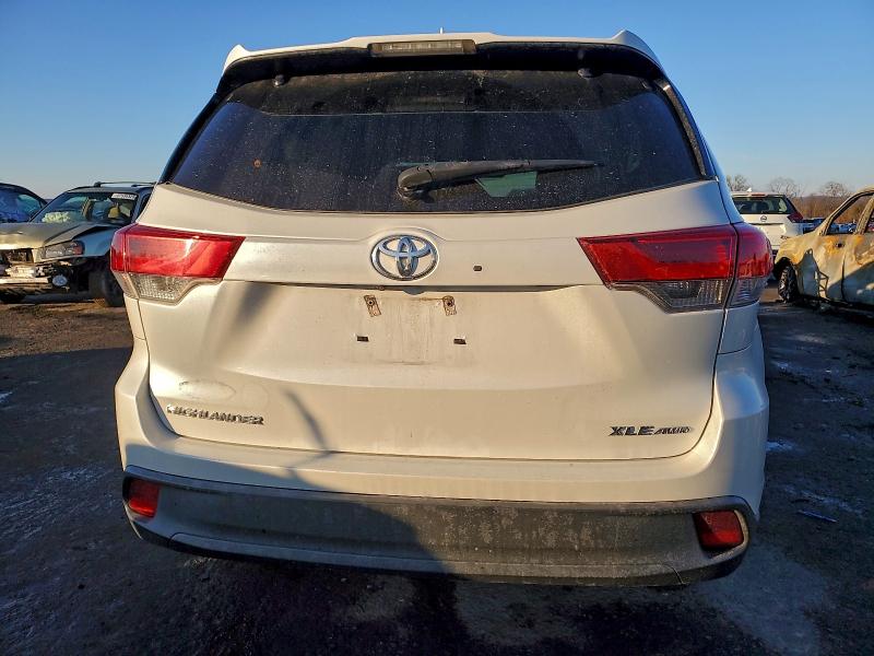 Photo 6 from auction – 2017 TOYOTA HIGHLANDER with VIN 5TDJZRFH5HS508999