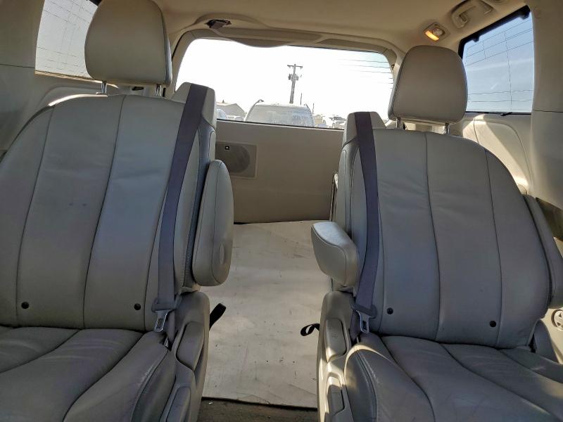 Photo 10 from auction – 2011 TOYOTA SIENNA XLE with VIN 5TDYK3DC7BS127265