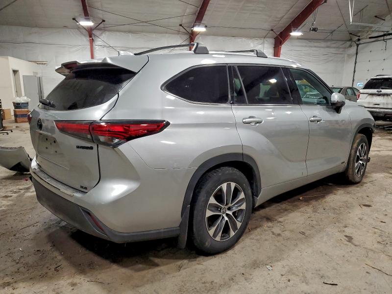 Photo 3 from auction – 2022 TOYOTA HIGHLANDER with VIN 5TDGBRCH4NS557707