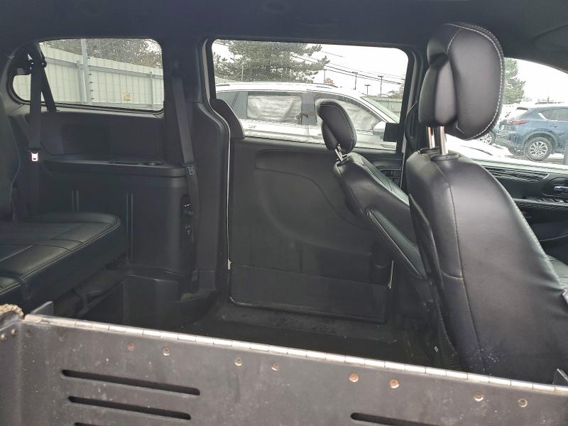 Photo 11 from auction – 2014 CHRYSLER TOWN & COU with VIN 2C4RC1HG3ER109250