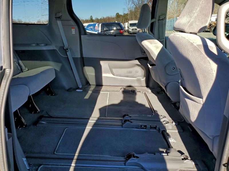 Photo 11 from auction – 2020 TOYOTA SIENNA LE with VIN 5TDKZ3DC1LS045289