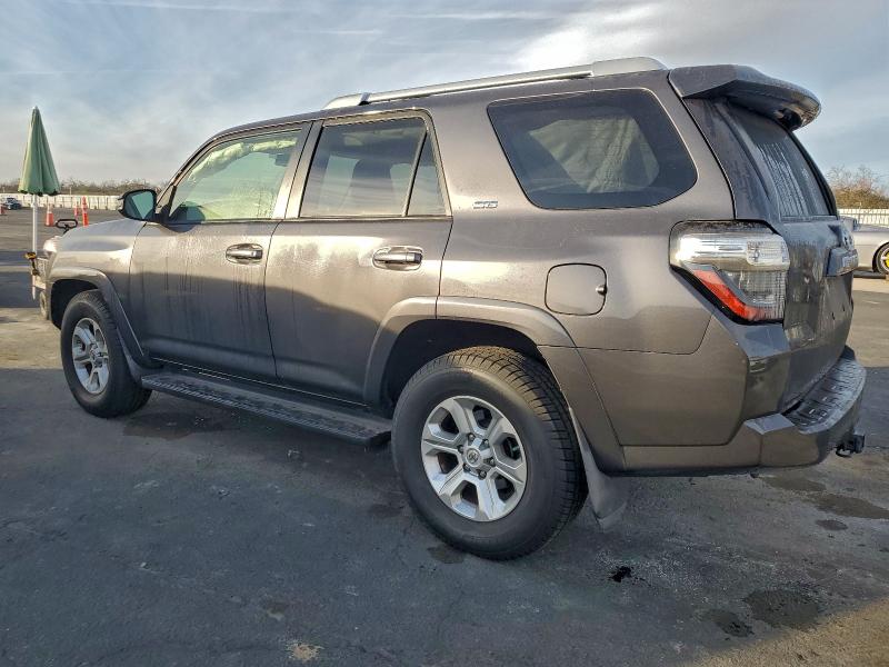 Photo 2 from auction – 2015 TOYOTA 4RUNNER SR with VIN JTEZU5JR9F5108758