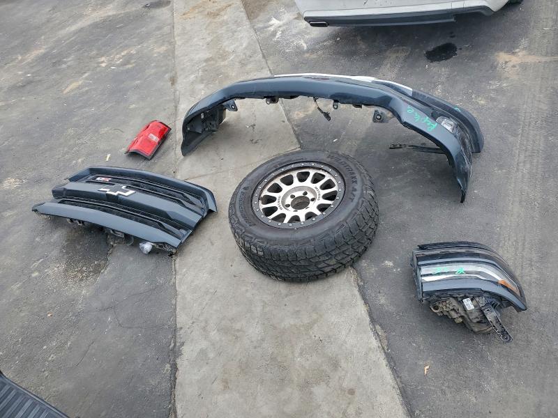 Photo 12 from auction – 2018 CHEVROLET SILVERADO with VIN 3GCUKREC1JG574221