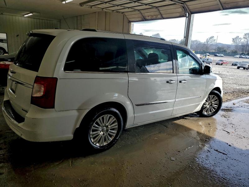 Photo 3 from auction – 2016 CHRYSLER TOWN & COU with VIN 2C4RC1JG4GR121291