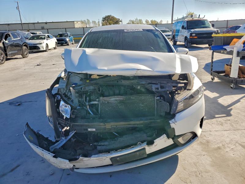Photo 5 from auction – 2017 KIA FORTE EX with VIN KNAFX5A81H5706848