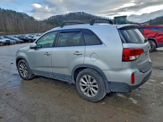 Photo 2 from auction – 2015 KIA SORENTO EX with VIN 5XYKU4A76FG564612