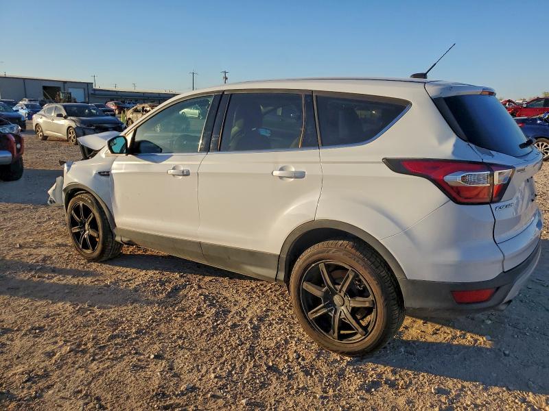 Photo 2 from auction – 2017 FORD ESCAPE SE with VIN 1FMCU0GD8HUA08793