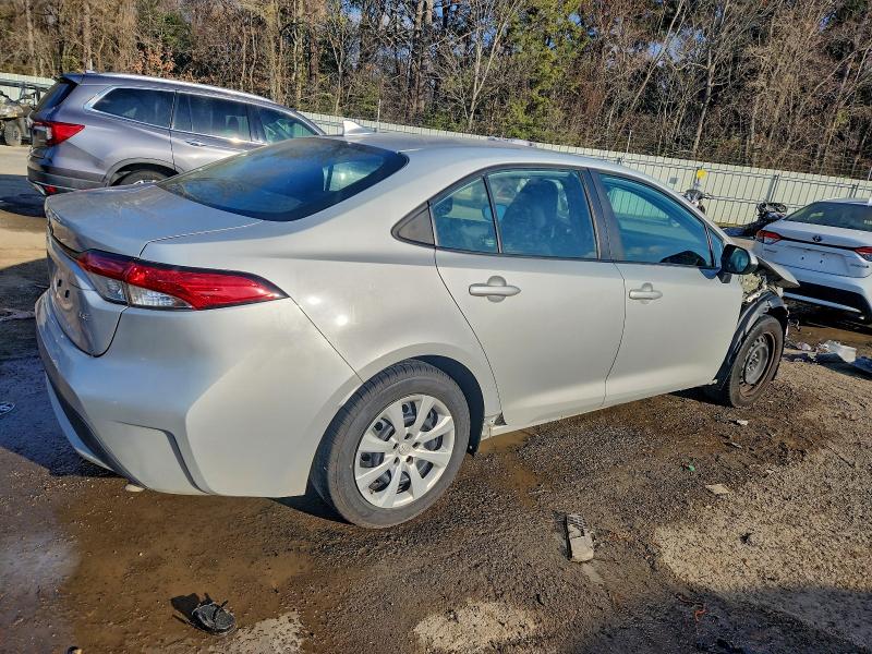 Photo 3 from auction – 2022 TOYOTA COROLLA LE with VIN 5YFEPMAE1NP292242