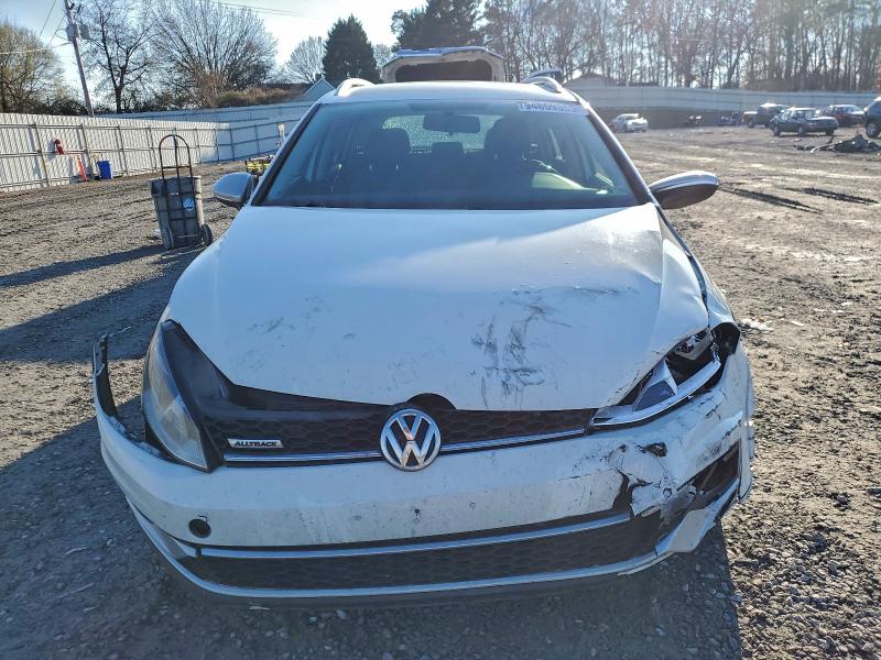Photo 5 from auction – 2017 VOLKSWAGEN GOLF ALLTRACK with VIN 3VWH17AU3HM540331