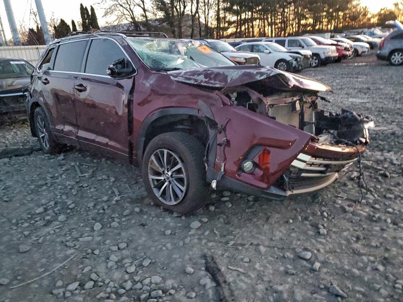 Photo 4 from auction – 2018 TOYOTA HIGHLANDER with VIN 5TDJZRFHXJS875046