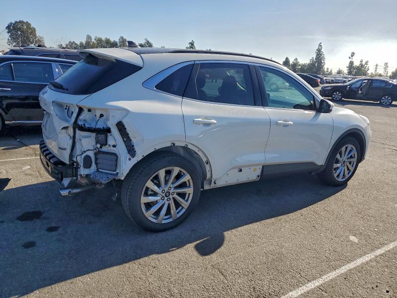 Photo 3 from auction – 2021 FORD ESCAPE with VIN 1FMCU0DZ0MUA06563