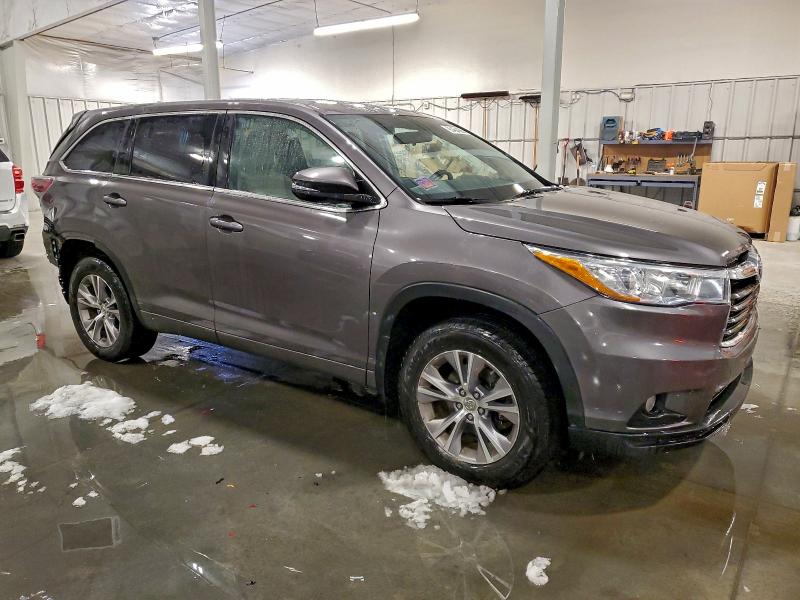 Photo 4 from auction – 2015 TOYOTA HIGHLANDER with VIN 5TDBKRFHXFS222670