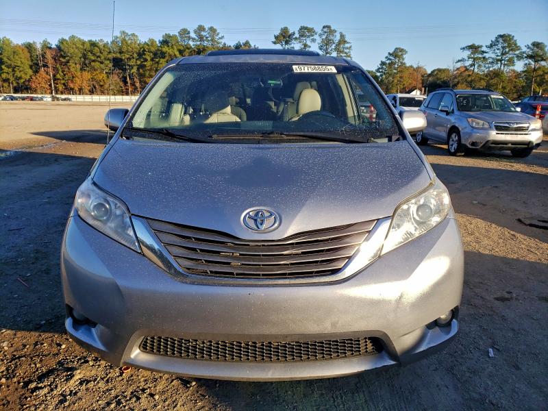 Photo 5 from auction – 2012 TOYOTA SIENNA XLE with VIN 5TDYK3DC6CS256423
