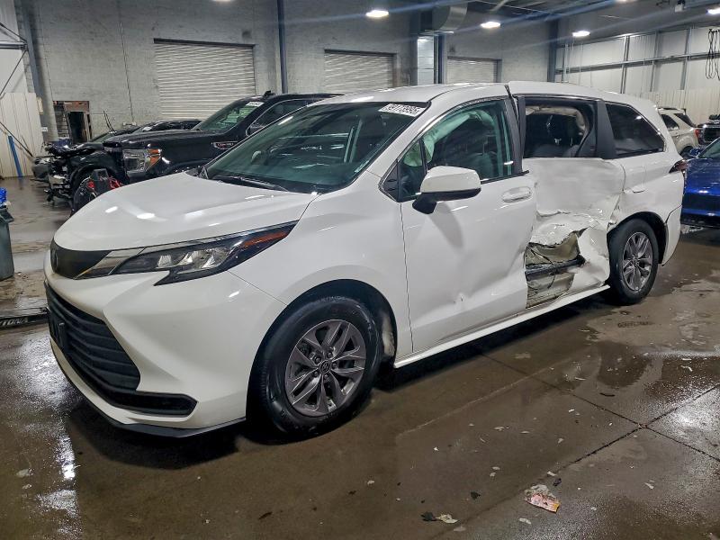 TOYOTA SIENNA LE 2023 with VIN 5TDKSKFC3PS092227 - Photo from auction