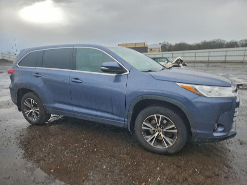 Photo 4 from auction – 2017 TOYOTA HIGHLANDER with VIN 5TDBZRFH6HS364075