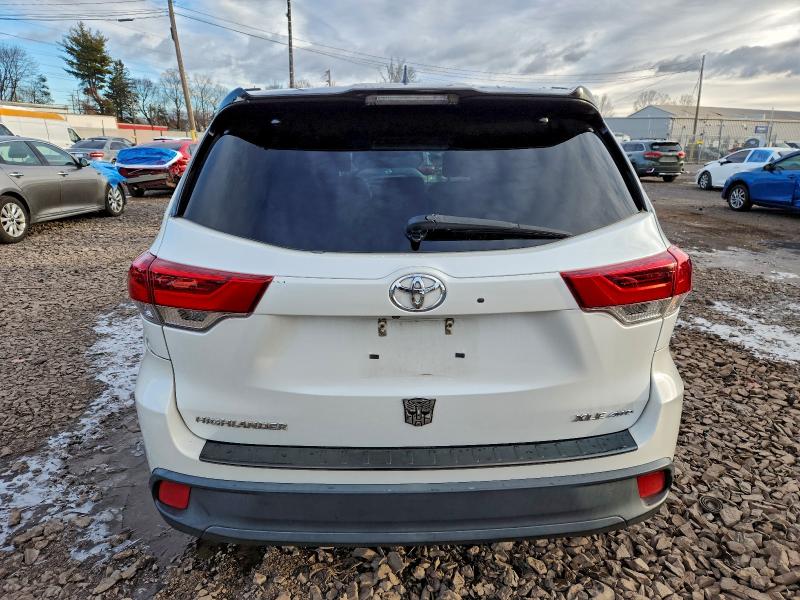 Photo 6 from auction – 2017 TOYOTA HIGHLANDER with VIN 5TDJZRFH6HS392504