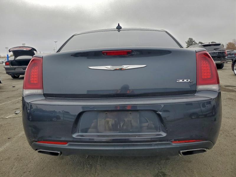 Photo 6 from auction – 2018 CHRYSLER 300 S with VIN 2C3CCABG9JH211395