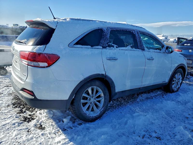 Photo 3 from auction – 2017 KIA SORENTO LX with VIN 5XYPGDA55HG218310