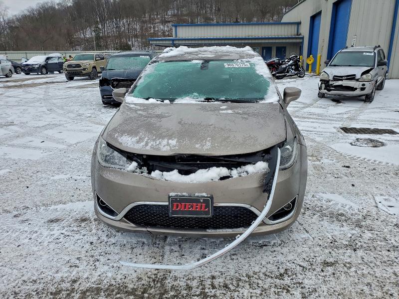 Photo 5 from auction – 2017 CHRYSLER PACIFICA T with VIN 2C4RC1BG0HR704697