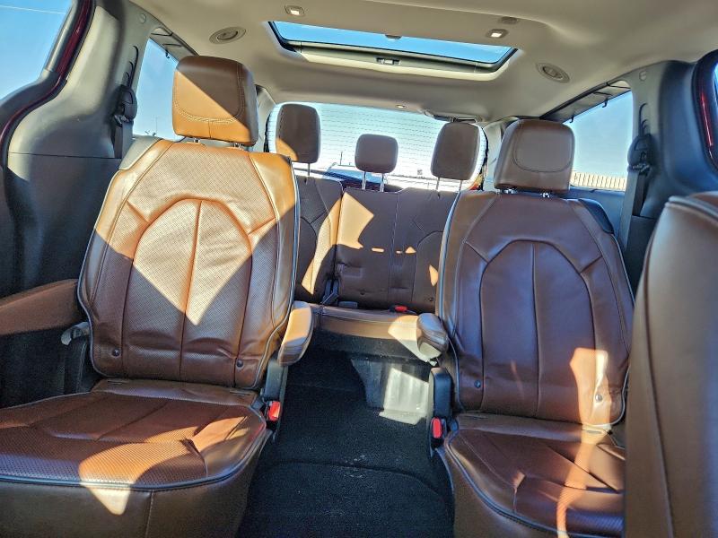 Photo 10 from auction – 2017 CHRYSLER PACIFICA L with VIN 2C4RC1GG8HR555142