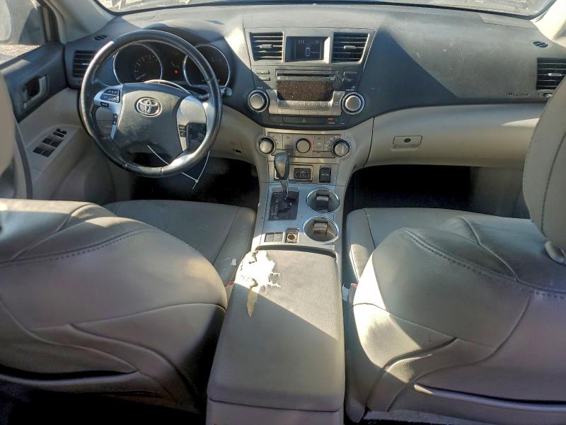 Photo 8 from auction – 2011 TOYOTA HIGHLANDER with VIN 5TDZK3EH9BS035945