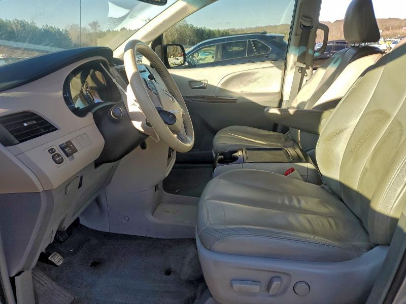 Photo 7 from auction – 2014 TOYOTA SIENNA XLE with VIN 5TDYK3DC9ES442492