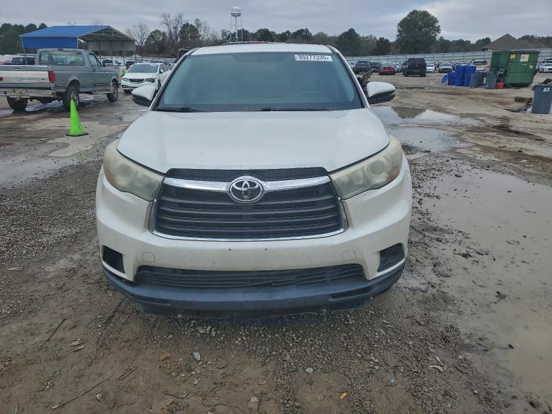 Photo 5 from auction – 2015 TOYOTA HIGHLANDER with VIN 5TDZKRFH0FS111365