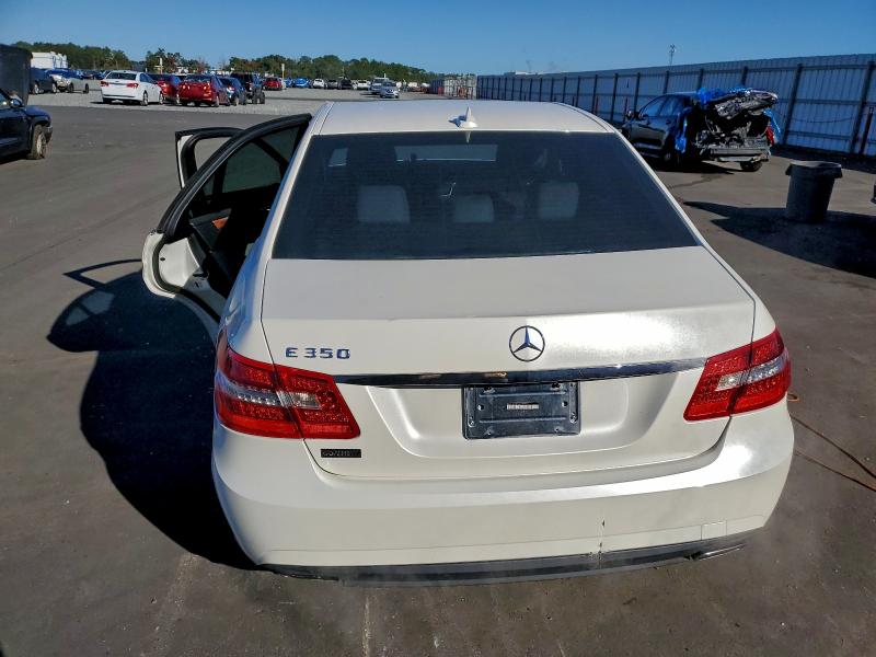 Photo 6 from auction – 2013 MERCEDES-BENZ E 350 with VIN WDDHF5KB5DA697944