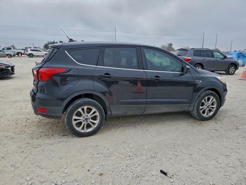 Photo 3 from auction – 2019 FORD ESCAPE SE with VIN 1FMCU0GD1KUA05211