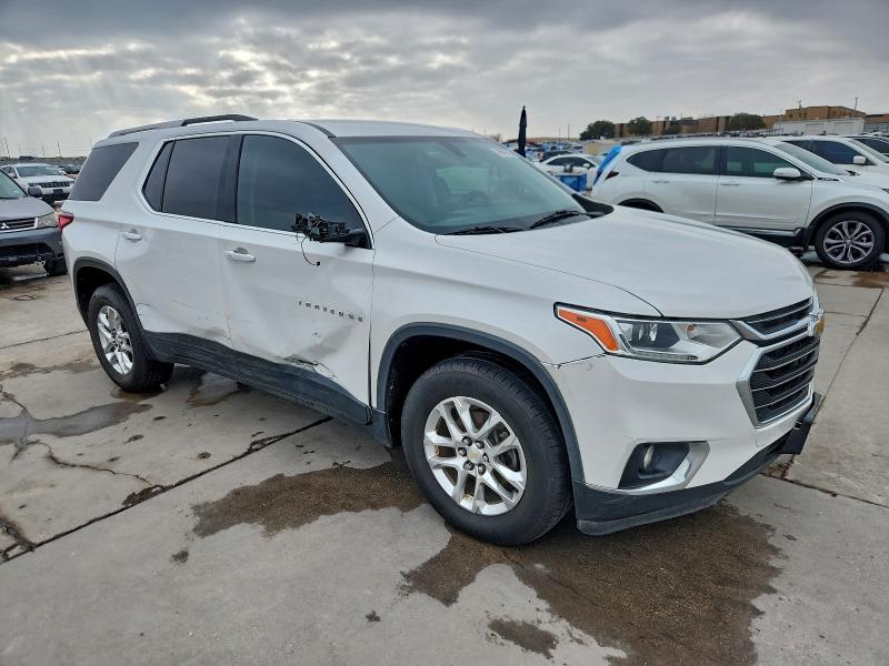 Photo 4 from auction – 2018 CHEVROLET TRAVERSE L with VIN 1GNERGKW2JJ106975