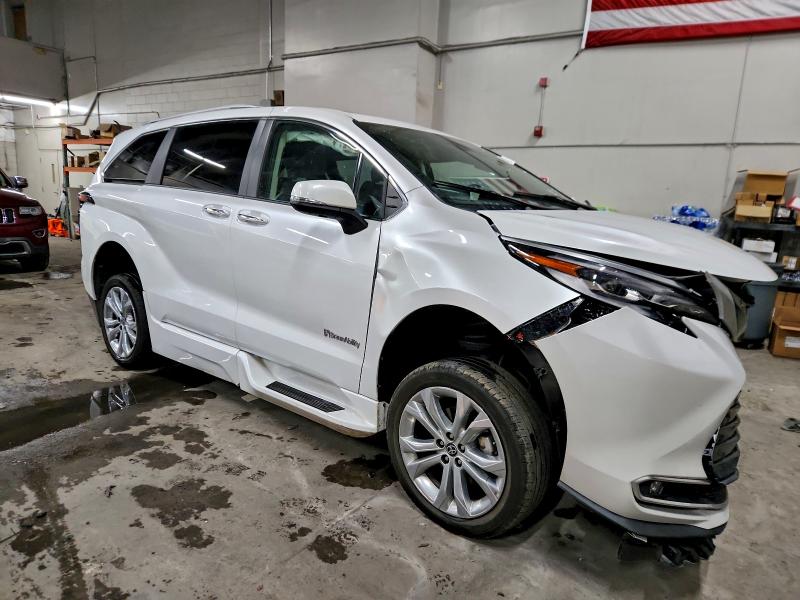 Photo 4 from auction – 2022 TOYOTA SIENNA with VIN 5TDERKEC2NS105055